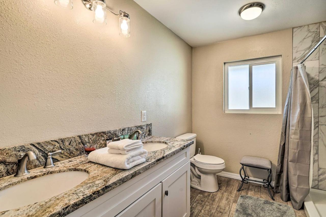 Lake Havasu Family Retreat With Patio And Game Room เลคฮาวาซูซิตี้ ภายนอก รูปภาพ