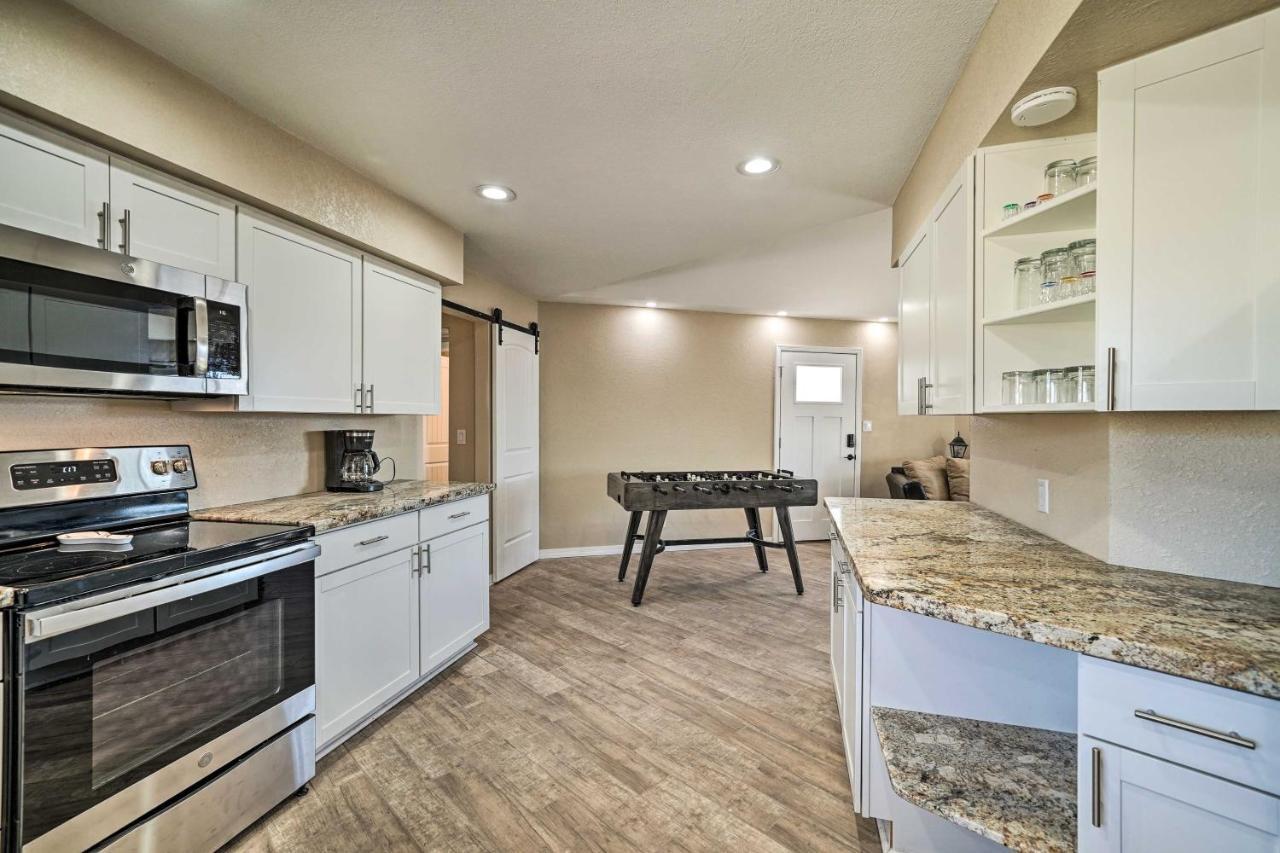 Lake Havasu Family Retreat With Patio And Game Room เลคฮาวาซูซิตี้ ภายนอก รูปภาพ